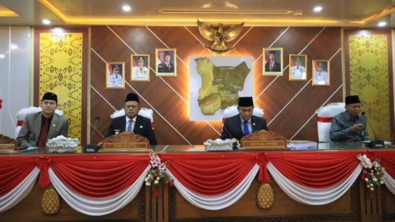 DPRD Kota Prabumulih menggelar sidang paripurna dengan agenda pengesahan jadwal pembahasan tiga Rancangan Peraturan Daerah [Raperda] Tahun 2026, Selasa 24 Februari 2026.