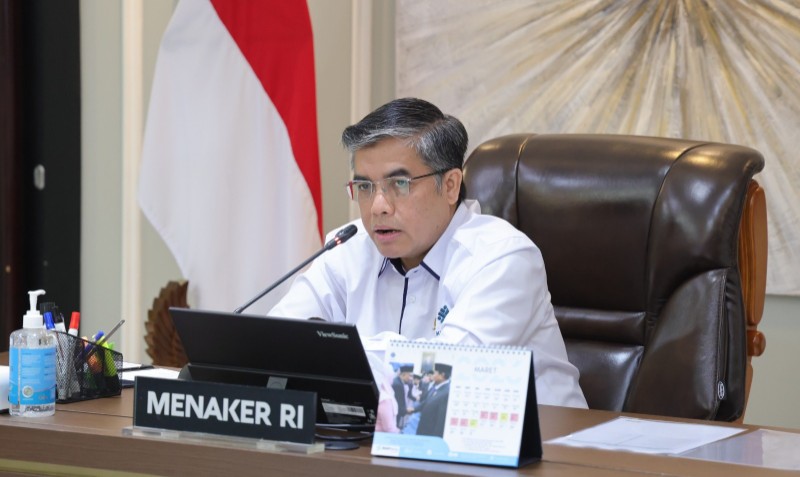 Menaker Yassierli saat memberikan arahan kepada Dewan Pengawas dan Direksi BPJS Ketenagakerjaan periode 2026–2031 di Kantor Kementerian Ketenagakerjaan, Jakarta, Senin 23 Februari 2026.