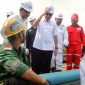 Menaker Yassierli saat meninjau galangan kapal PT ASL Shipyard Indonesia di Batam, Selasa 24 Februari 2026.