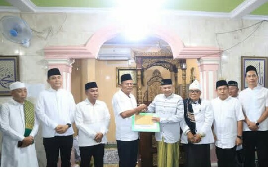 Wali Kota Prabumulih, H Arlan, menghadiri Safari Ramadhan Pemerintah Kota Prabumulih Tahun 1447 H/2026 M di Masjid Sirojul Islam, Kelurahan Muntang Tapus, Kecamatan Prabumulih Barat, Rabu 26 Februari 2026.
