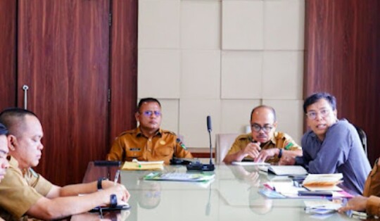 Wali Kota Prabumulih, H Arlan, menerima audiensi sekaligus silaturahmi dari PT Asiana Technologies Lestary terkait penawaran kerja sama pengelolaan sampah landfill di TPA Air Medang, 24 Februari 2026.