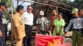 Bentuk kepedulian terhadap warga yang tertimpa musibah ditunjukkan langsung oleh Wali Kota Prabumulih, H. Arlan pada Senin 23 Februari 2026, orang nomor satu di Kota Nanas tersebut turun langsung meninjau lokasi kebakaran yang menghanguskan rumah milik Arpandi di Jalan RA Kartini, RT 03 RW 01, Kelurahan Sukajadi, Kecamatan Prabumulih Timur.