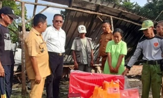 Bentuk kepedulian terhadap warga yang tertimpa musibah ditunjukkan langsung oleh Wali Kota Prabumulih, H. Arlan pada Senin 23 Februari 2026, orang nomor satu di Kota Nanas tersebut turun langsung meninjau lokasi kebakaran yang menghanguskan rumah milik Arpandi di Jalan RA Kartini, RT 03 RW 01, Kelurahan Sukajadi, Kecamatan Prabumulih Timur.