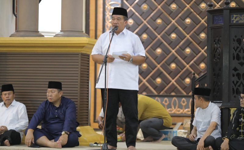 Kala Bupati Asahan Taufik Zainal Abidin [TZA] di tengah momen malam Nuzulul Quran pada Ramadhan 1447 Hijriah di Masjid Agung H Achmad Bakrie Kisaran, Jumat 6 Maret 2026.