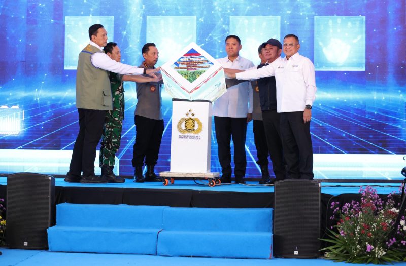 Kepala Kepolisian Negara Republik Indonesia [Kapolri], Listyo Sigit Prabowo, menggandeng empat bank Himpunan Bank Milik Negara [Himbara] untuk menyalurkan Kredit Usaha Rakyat [KUR] kepada petani jagung binaan Polri di Kabupaten Ogan Ilir, Sumatera Selatan, Sabtu 7 Maret 2026.