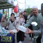 Ketua TP-PKK Kota Palembang, Dewi Sastrani, menunjukkan semangat berbagi dengan menggandeng RA Group dalam aksi sosial pembagian takjil gratis di depan Kantor Wali Kota Palembang, Senin 9 Maret 2026.