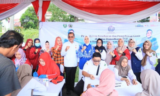 Sekretaris Daerah Provinsi Sumatera Selatan [Sekda Sumsel] Dr Drs H Edward Candra MH secara resmi membuka Operasi Pasar Murah [OPM] guna mengantisipasi lonjakan kebutuhan sembilan bahan pokok [sembako] menjelang Idul Fitri. Kegiatan tersebut digelar di halaman Kantor Gubernur Sumatera Selatan, Rabu 11 Maret 2026.