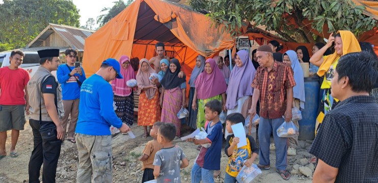 Bea Cukai Langsa melalui program Bea Cukai Peduli dan Sedekah Ramadhan Himpunan Muslimah Kemenkeu Satu Aceh [Humaira] kembali kunjungi Kabupaten Aceh Tamiang untuk salurkan bantuan dan beri dukungan moril kepada masyarakat terdampak pasca bencana hidrometeorologi. Kegiatan tersebut dilaksanakan pada Sabtu, 7 Maret 2026.