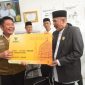 Gubernur Sumatera Selatan [Sumsel] Dr H Herman Deru menunaikan zakat fitrah sekaligus menyalurkan infak melalui Badan Amil Zakat Nasional [BAZNAS] Provinsi Sumatera Selatan. Penyerahan zakat tersebut dilakukan di Kantor BAZNAS Sumsel, Kamis 12 Maret 2026.