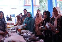 Dharma Wanita Persatuan Dinas Pemadam Kebakaran dan Penyelamatan [DWP DPKP] atau Damkar Kota Palembang menggelar Bazar UMKM Ramadan di halaman kantor Dinas PKP, Jumat 13 Maret 2026.