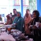 Dharma Wanita Persatuan Dinas Pemadam Kebakaran dan Penyelamatan [DWP DPKP] atau Damkar Kota Palembang menggelar Bazar UMKM Ramadan di halaman kantor Dinas PKP, Jumat 13 Maret 2026.