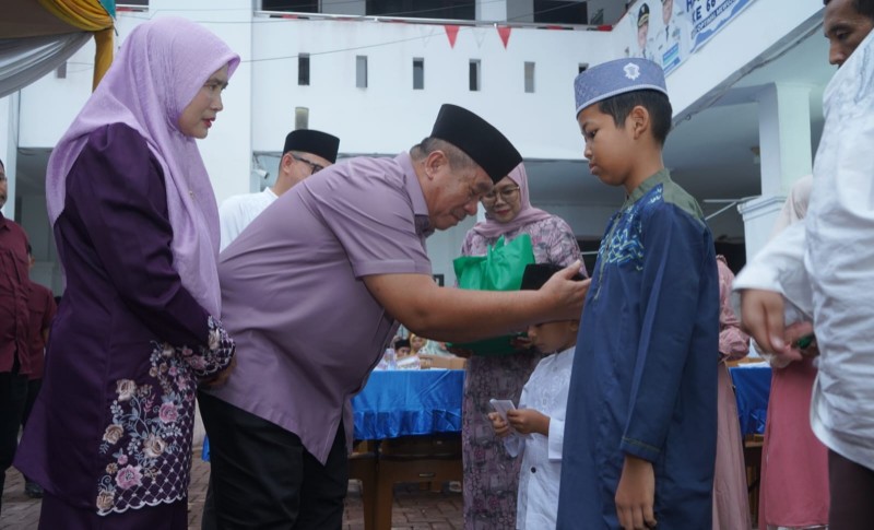 Santunan anak yatim dan buka puasa bersama digelar di halaman Dinas Kesehatan Kabupaten Asahan, Jumat 13 Maret 2026.