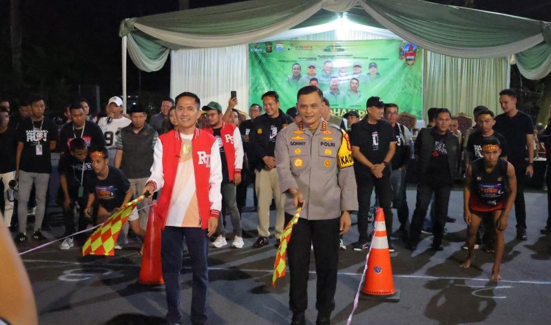 Wali Kota Palembang Ratu Dewa bersama Wakil Wali Kota Prima Salam dan Kapolrestabes Palembang Sonny Mahar Budi Adityawan hadir untuk melepas peserta Run 100 M/2026 yang berasal dari berbagai kalangan masyarakat.