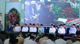 Ratusan masyarakat bersama tokoh agama, Wali Kota Palembang  H Ratu Dewa dan pejabat daerah menghadiri acara mengenang 40 hari wafatnya Kms Haji A Halim Ali bin Kms. Ali, seorang tokoh masyarakat yang dikenal luas atas kepeduliannya terhadap sosial dan keagamaan.