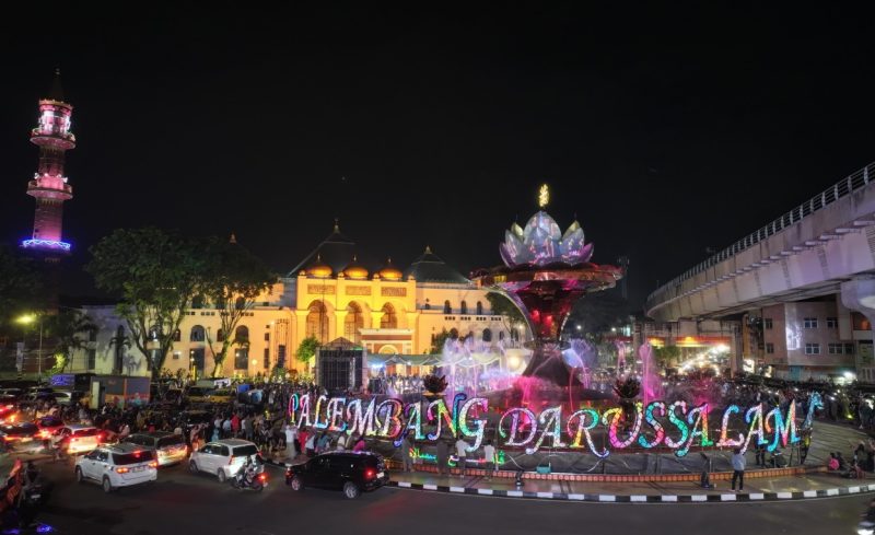 Bundaran Air Mancur [BAM] Tugu Cempako Telok Palembang Darussalam resmi dihidupkan kembali setelah menjalani revitalisasi besar-besaran.