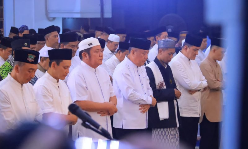 Gubernur Sumatera Selatan [Sumsel] Dr H Herman Deru secara resmi menutup rangkaian kegiatan Pengajian Ramadhan 1447 H/2026 M Pemerintah Provinsi Sumsel bersama Forkopimda, Organisasi Perangkat Daerah [OPD], BUMN/BUMD, tokoh agama, serta masyarakat di Griya Agung Palembang, Senin 16 Maret 2026.