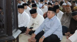 Pemerintah Kabupaten Asahan melaksanakan Sholat Idul Fitri 1447 Hijriyah pada Sabtu 21 Maret 2026 pukul 07.30 WIB di Masjid Agung H Achmad Bakrie Kisaran. Kegiatan yang berlangsung hingga pukul 08.30 WIB tersebut berjalan aman dan lancar.