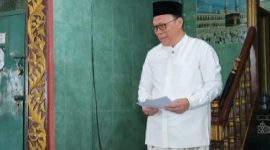 Plt Asisten I Pemerintah Kota Palembang, Akhmad Bastari, melaksanakan salat Idul Fitri 1447 Hijriah di Masjid Alfathul Akbar, Simpang Jakabaring, Sabtu 21 Maret 2026.