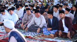 Gubernur Herman Deru bersama Wagub Cik Ujang melaksanakan salat Idul Fitri 1 Syawal 1447 Hijriah Tahun 2026 di Masjid Sultan Mahmud Badaruddin Jayo Wikramo, Sabtu 21 Maret 2026 pagi.