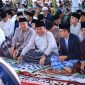 Gubernur Herman Deru bersama Wagub Cik Ujang melaksanakan salat Idul Fitri 1 Syawal 1447 Hijriah Tahun 2026 di Masjid Sultan Mahmud Badaruddin Jayo Wikramo, Sabtu 21 Maret 2026 pagi.