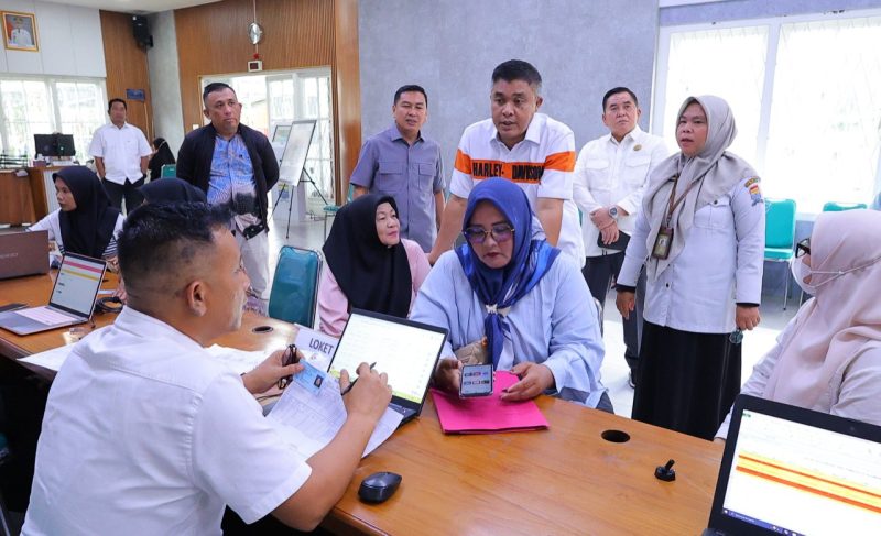Sekretaris Daerah [Sekda] Kota Palembang, Aprizal Hasyim memastikan pelayanan dasar 'Rumah Aspirasi' di Rumah Dinas Wali Kota Palembang, Jalan Tasik tetap berjalan pasca lebaran, Rabu 25 Maret 2026.