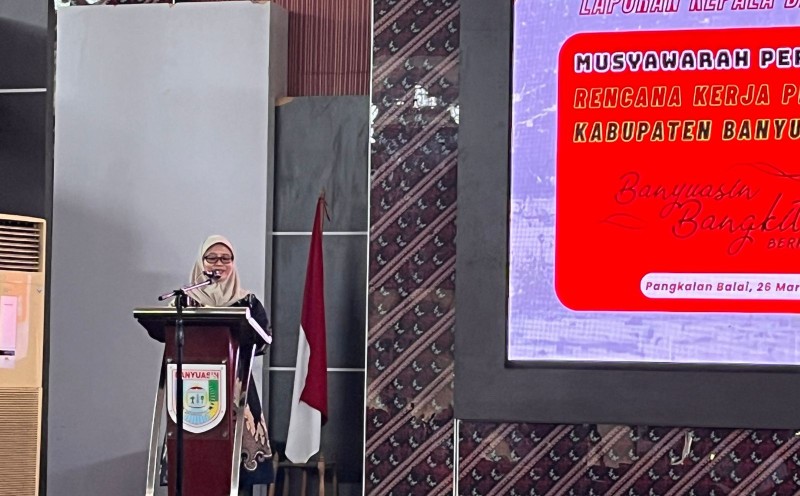 Kepala Bappeda Banyuasin, Rini Pratiwi saat memberikan pidatonya terkait Musrenbang RKPD Tahun 2026 untuk penyusunan RKPD 2027 menjadi momentum strategis bagi Pemerintah Kabupaten Banyuasin dalam menentukan arah pembangunan di tengah tantangan efisiensi anggaran.