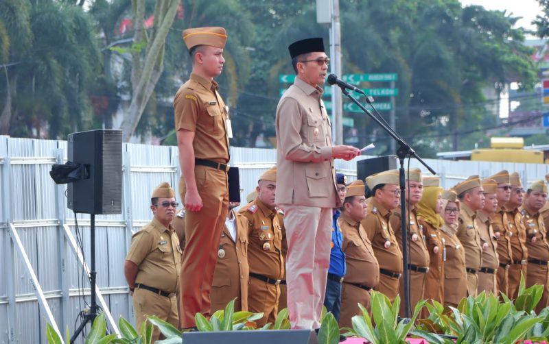 Wali Kota Palembanh Ratu Dewa memimpin Apel Gabungan di BKB pada Senin 30 Maret 2026.