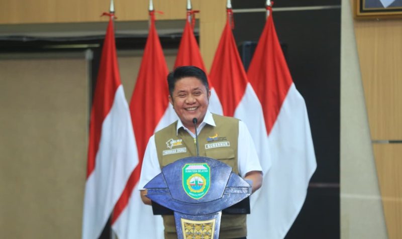 Gubernur Herman Deru menawarkan bantuan modal usaha kepada warga negara Indonesia [WNI] asal Sumatera Selatan yang baru dipulangkan dari Kamboja.
