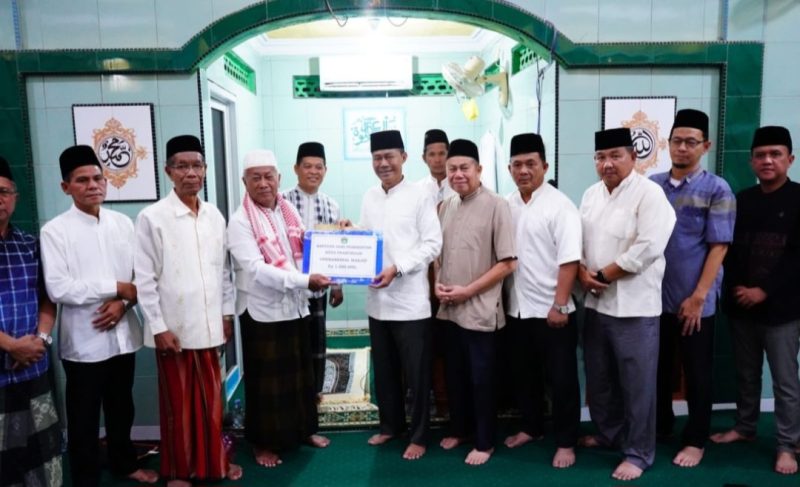 Sekretaris Daerah Kota Prabumulih, H Elman ST MM didampingi Asisten III Bidang Administrasi Umum, Drs Amilton, melaksanakan Safari Ramadhan 1447 H/2026 M di Masjid Al Ikhwan, Kelurahan Wonosari, Kota Prabumulih, Kamis 27 Februari 2026.