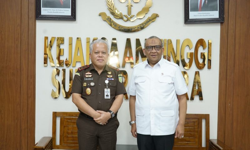 Wakil Menteri Ketenagakerjaan [Wamenaker], Afriansyah Noor, dan Kepala Kejaksaan Tinggi Sumatera Utara [Kajati Sumut] Harli Siregar.