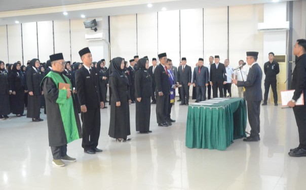 Sebanyak 130 Kepala Sekolah SD dan SMP Negeri di lingkungan Pemerintah kota Palembang resmi dilantik langsung Walikota Palembang, Ratu Dewa di Kantor Dinas Pendidikan kota Palembang, Rabu 1 April 2026.