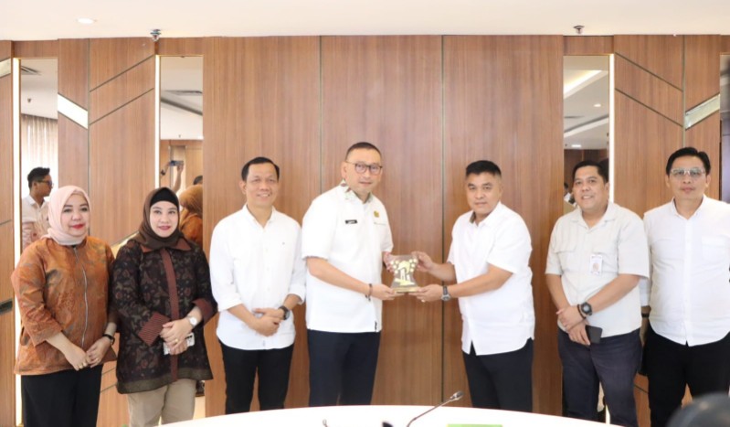 Pertemuan Sekretaris Daerah Kota Palembang, H. Aprizal Hasyim, dengan Sekretaris Jenderal Kemensos, Dr. Robben Rico, di Kantor Kemensos, Rabu 1 April 2026.