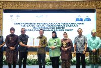 Wali Kota Palembang Ratu Dewa membuka Musyawarah Perencanaan Pembangunan Rencana Kerja Pemerintah Daerah [Musrenbang RKPD] Kota Palembang Tahun 2027 di The Sultan Convention Center, Kamis 2 April 2026.