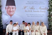 Takziah 40 hari wafatnya Sang Pelopor Sekolah dan Berobat Gratis di Indonesia, Alex Noerdin, digelar di Masjid Taqwa dan dihadiri ribuan masyarakat, Minggu 5 April 2026.