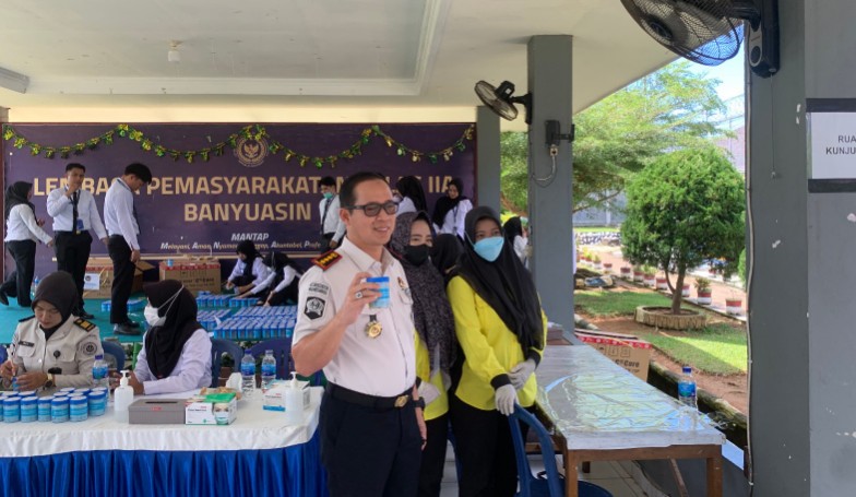 Lembaga Pemasyarakatan [Lapas] Kelas IIA Banyuasin menggelar tes urine bagi warga binaan dan pegawai pada Senin 6 April 2026.