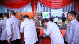 Gubernur Dr H Herman Deru memimpin apel gabungan dan halal bihalal Pemerintah Provinsi Sumatera Selatan Tahun 2026/1447 Hijriah di halaman Kantor Gubernur Sumsel, Senin 30 Maret 2026, pagi.