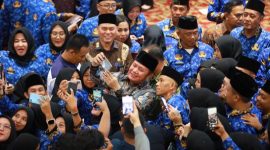 Gubernur Dr H Herman Deru saat memimpin apel gabungan dan kegiatan halal bihalal Pemprov Sumsel Tahun 2026/1447 Hijriah yang digelar usai libur panjang Idulfitri di Palembang, Senin 30 Maret 2026, pagi.