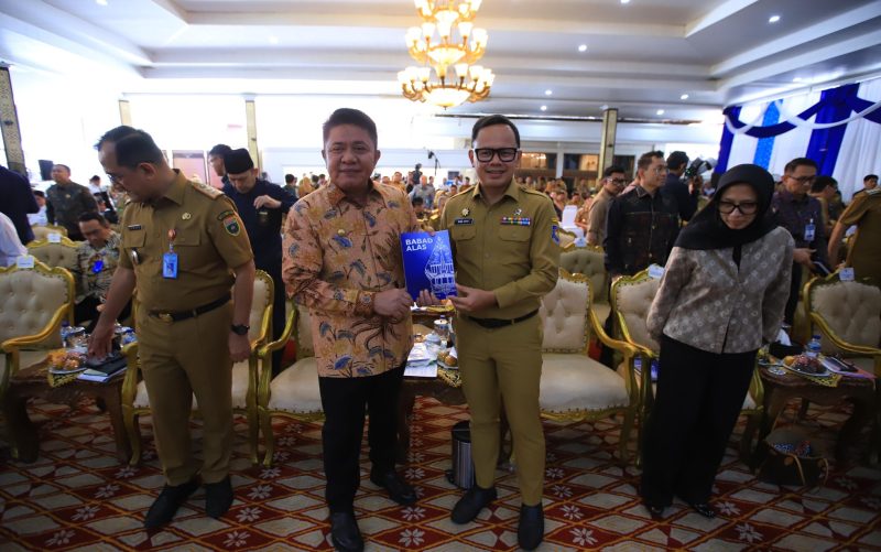 Gubernur Sumsel Dr H Herman Deru bersama Wakil Menteri Dalam Negeri Bima Arya.