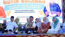 Ketua TP-PKK Provinsi Sumatera Selatan, Febrita Lustia Herman Deru [Feby Deru] dalam kegiatan Pengajian Rutin Bulanan yang dirangkaikan dengan Halal Bihalal TP PKK Provinsi Sumsel di Griya Agung, Senin 13 April 2026.