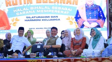 Ketua TP-PKK Provinsi Sumatera Selatan, Febrita Lustia Herman Deru [Feby Deru] dalam kegiatan Pengajian Rutin Bulanan yang dirangkaikan dengan Halal Bihalal TP PKK Provinsi Sumsel di Griya Agung, Senin 13 April 2026.