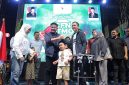 Wali Kota Palembang Ratu Dewa bersama Gubernur Sumsel Herman Deru, secara resmi meluncurkan [launching] program Car Free Night [CFN] Atmo, Sabtu 18 April 2026, malam.