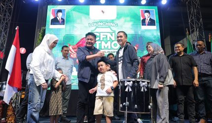 Wali Kota Palembang Ratu Dewa bersama Gubernur Sumsel Herman Deru, secara resmi meluncurkan [launching] program Car Free Night [CFN] Atmo, Sabtu 18 April 2026, malam.