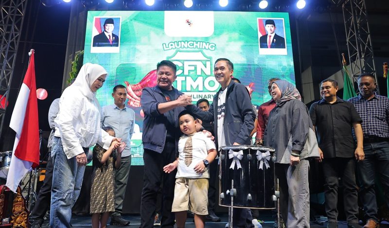 Wali Kota Palembang Ratu Dewa bersama Gubernur Sumsel Herman Deru, secara resmi meluncurkan [launching] program Car Free Night [CFN] Atmo, Sabtu 18 April 2026, malam.
