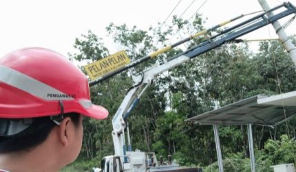 PLN ULP Kota Baru memastikan setiap pekerjaan disaksikan pengawas pekerjaan agar sesuai prosedur K3