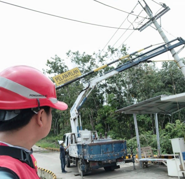 PLN ULP Kota Baru memastikan setiap pekerjaan disaksikan pengawas pekerjaan agar sesuai prosedur K3