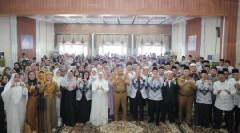 Suasana haru tak terbendung di Rumah Dinas Wali Kota Palembang, Senin 20 April 2026, sebanyak 76 guru yang tergabung dalam Persatuan Guru Republik Indonesia [PGRI] Kota Palembang dilepas menuju Tanah Suci.
