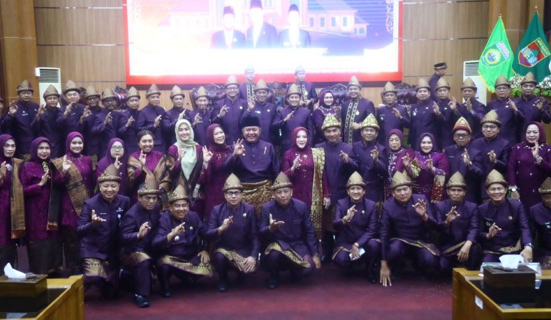 Gubernur Sumatera Selatan Dr H Herman Deru saat menghadiri Rapat Paripurna DPRD Kabupaten Musi Rawas dalam rangka HUT ke-83, Senin 20 April 2026.