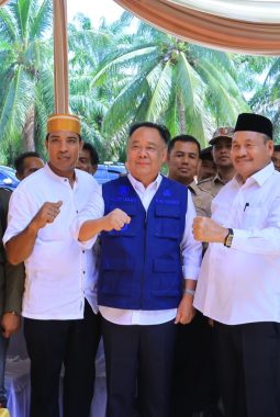 Kedekatan Wagub Cik Ujang dengan Warga Banyuasin Terjalin Hangat dalam Silaturahmi Sumber Marga Telang