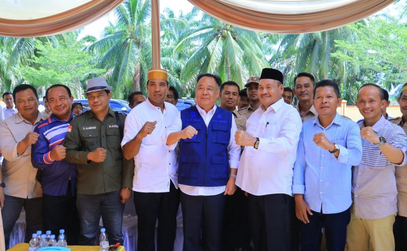 Kehadiran Wakil Gubernur Sumatera Selatan [Wagub Sumsel] H Cik Ujang dalam kegiatan silaturahmi bersama masyarakat Kecamatan Sumber Marga Telang di Desa Karang Anyar, Senin 20 April 2026, disambut hangat dan penuh antusias oleh warga.