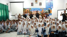 Direktorat Jenderal Bea dan Cukai melalui Bea Cukai Lhokseumawe menggelar program Customs Goes To School [CGTS] di SMA Negeri 1 Lhokseumawe, Senin 20 April 2026.